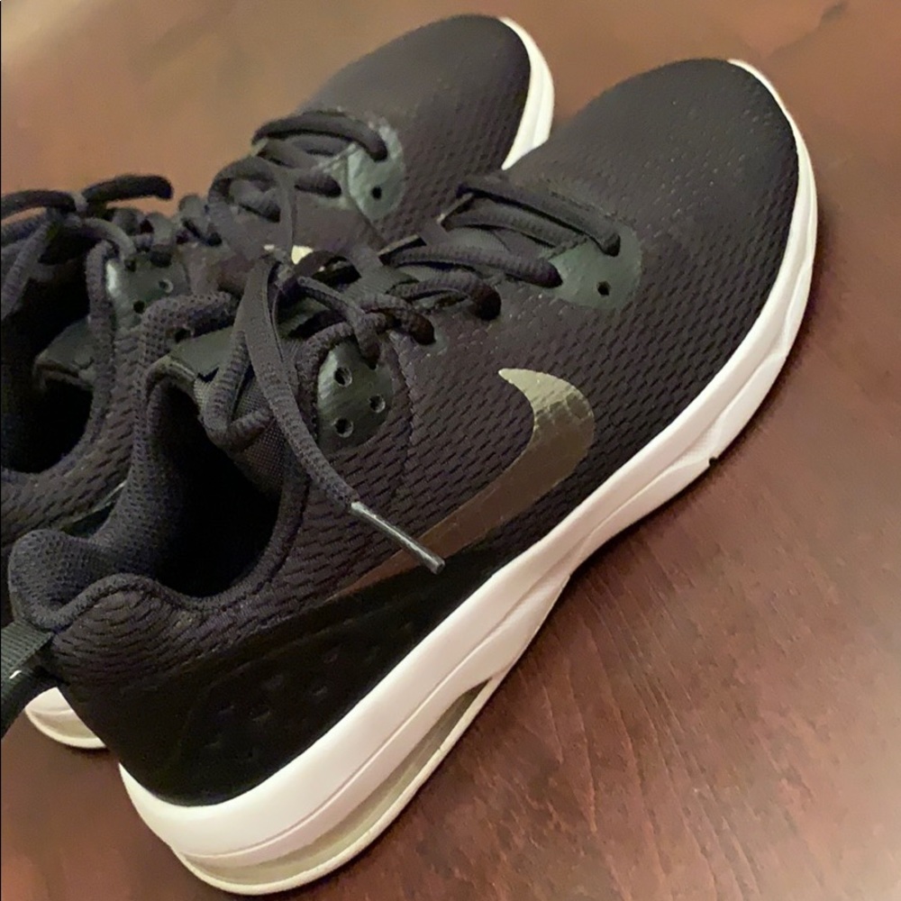 Nike Tanjun Kids Shoes. Black with Silver Swoop